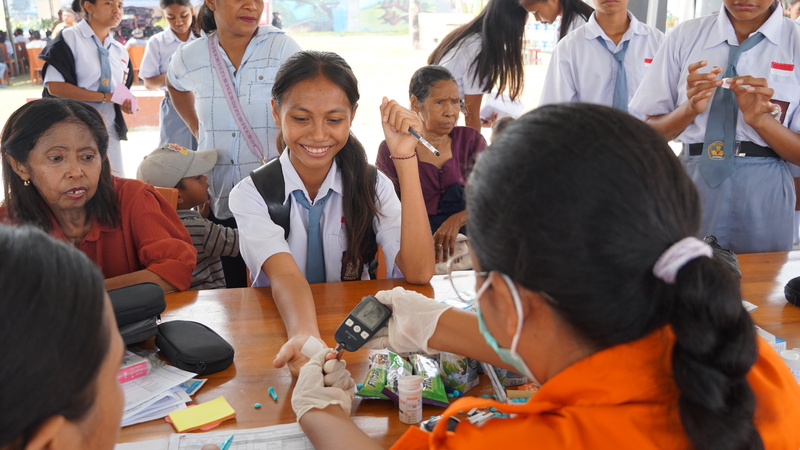 Kalbe Provides Free Medical Check-up And 6,000 Health Packages for The People of NTT 